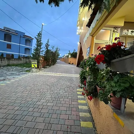 Ziku Hotel *